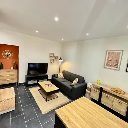 Apartament Joli 2 Pieces Avec Terrasse En Centre