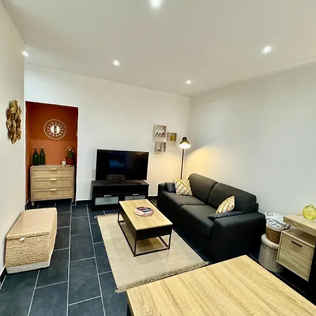 Joli 2 Pieces Avec Terrasse En Centre