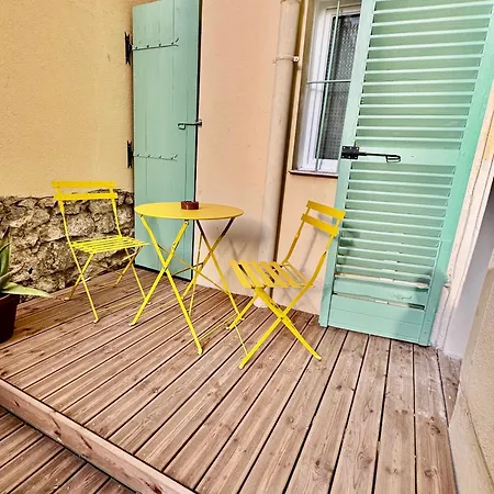 Joli 2 Pieces Avec Terrasse En Centre *