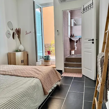 Joli 2 Pieces Avec Terrasse En Centre