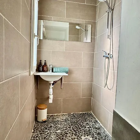 Apartament Joli 2 Pieces Avec Terrasse En Centre