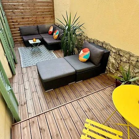 Joli 2 Pieces Avec Terrasse En Centre *